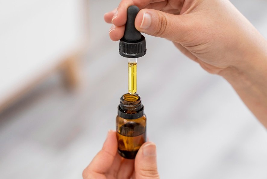 Karnapurana (Ear Oleation)