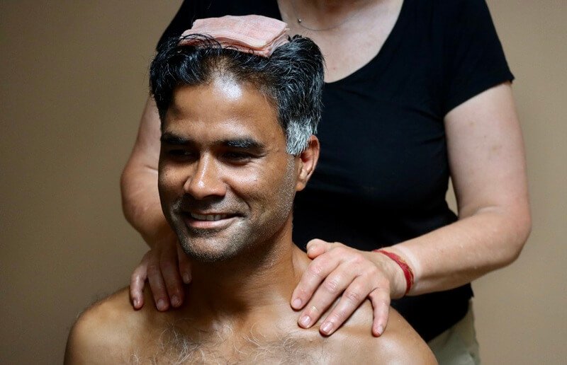 Shiropichu (Oil Padding on the Head)